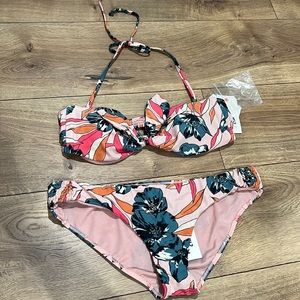 BILLABONG bikini.  Size Large